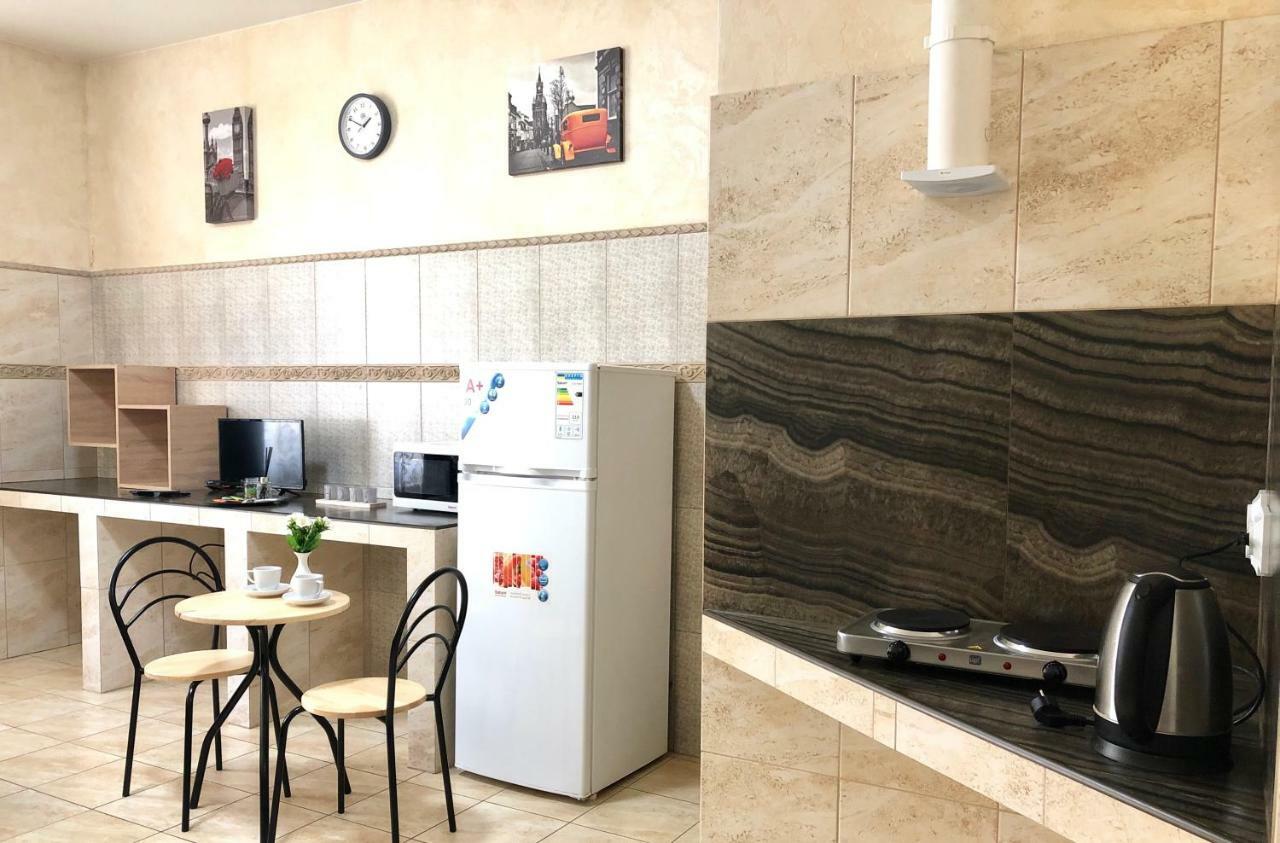Modern Aparthotel near metro Pecherska Kiev Buitenkant foto